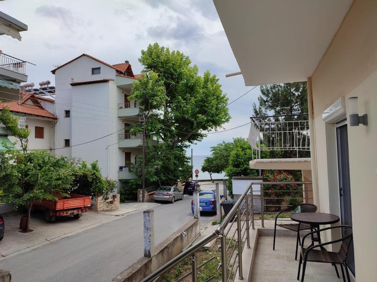 Estrella Rooms Nea Kallikrateia Esterno foto