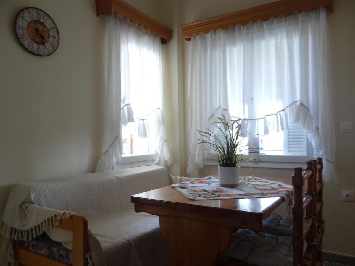 Estrella Rooms Nea Kallikrateia Esterno foto